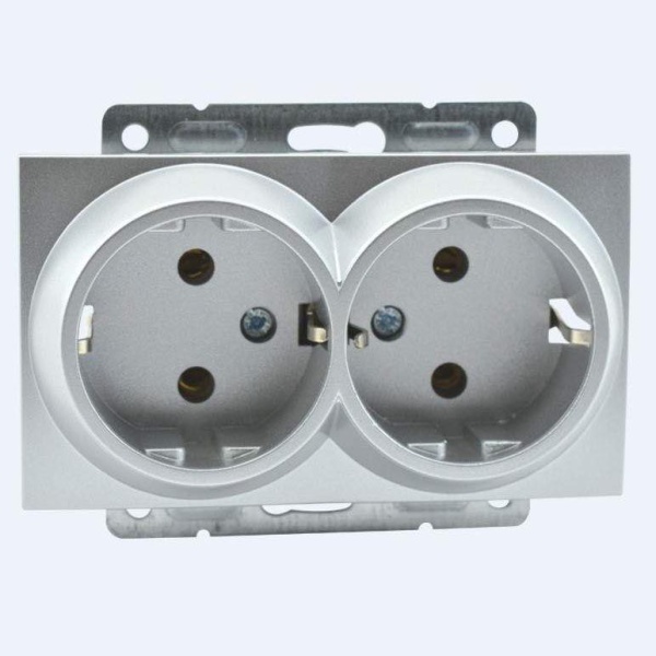 Розетка 2К+З двойная Mono Electric Despina/ Larissa 16A 250V винтовое подключение серебро 500-002104-120