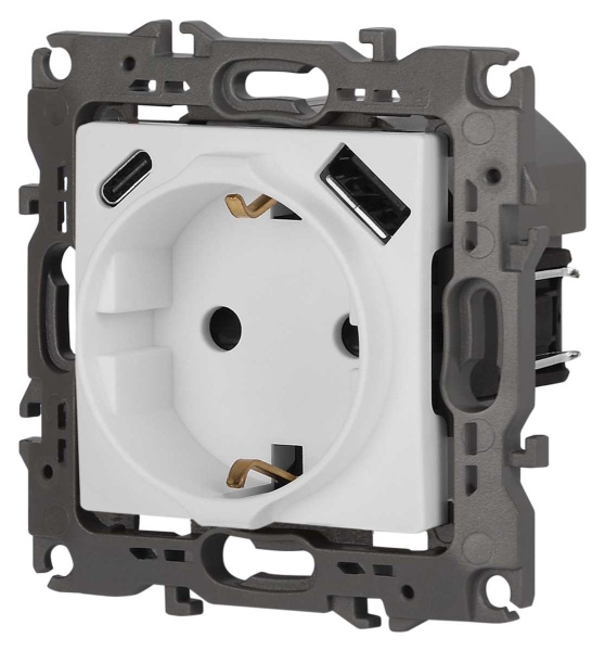 Розетка ЭРА Серия 12 12-4108-01М 2P+E 16A-250В со шторками с USB type-A+C 5В-3А белый матовый Б0067711
