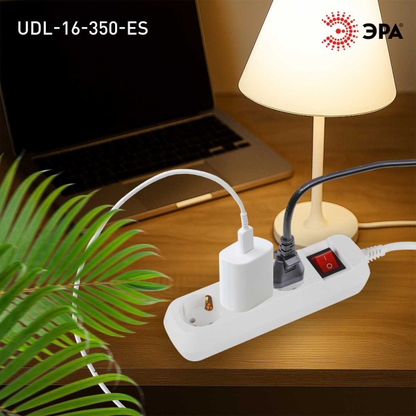 Удлинитель электрический ЭРА UDL-16-350-ES Greenline 3 розетки с заземлением с выключателем 5м ПВС 3x1мм2 Б0065066
