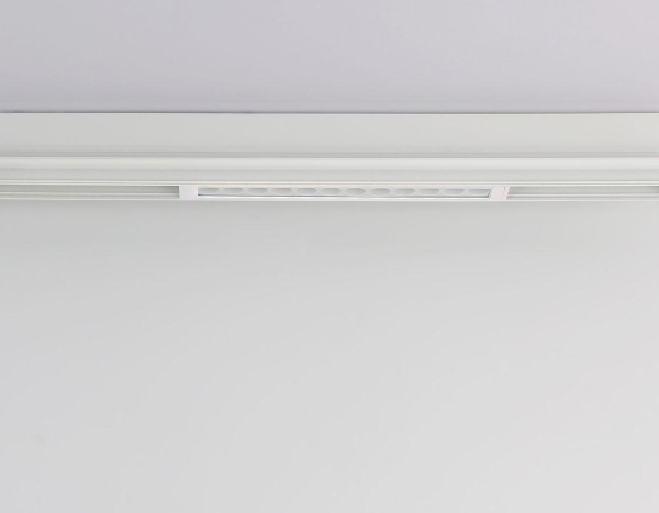 Трековый светодиодный светильник Ambrella Light Track System Magnetic 220V GL1301